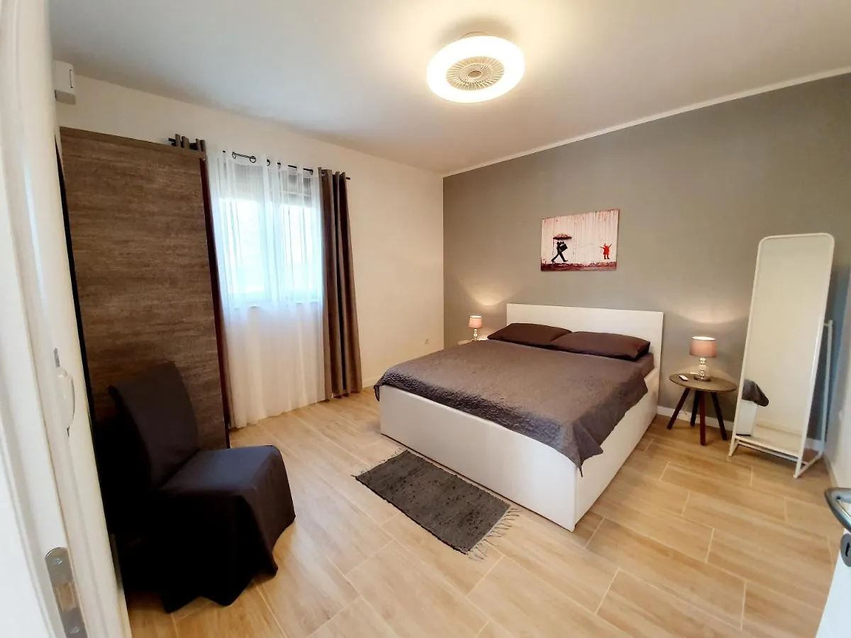Apartmani Piero, Privlaka